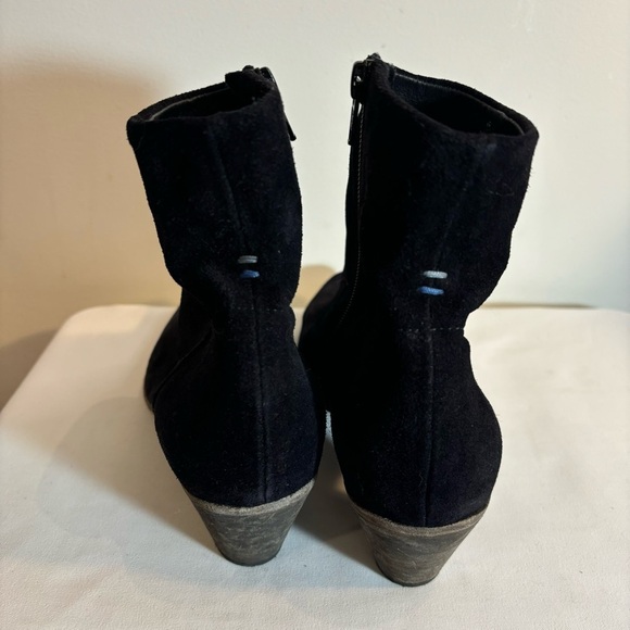 JOHN FLUEVOG Sz 9.5 Ankle Booties Suede Stacked Heel Zipper Closure Boots - Picture 9 of 12